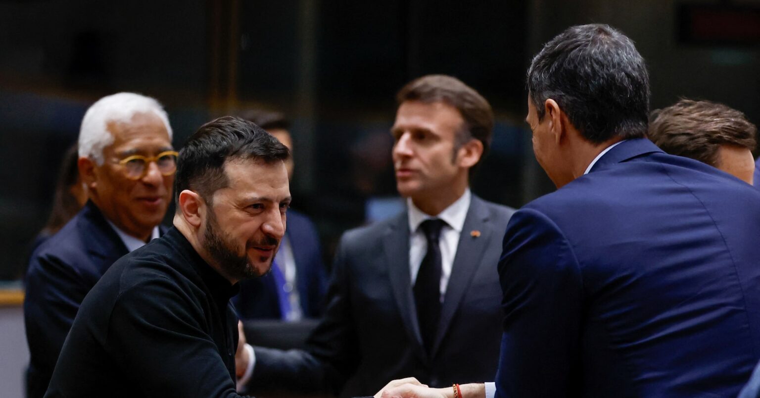 ＥＵ首脳、防衛力強化で合意　ウクライナ継続支援を確約 | ロイター