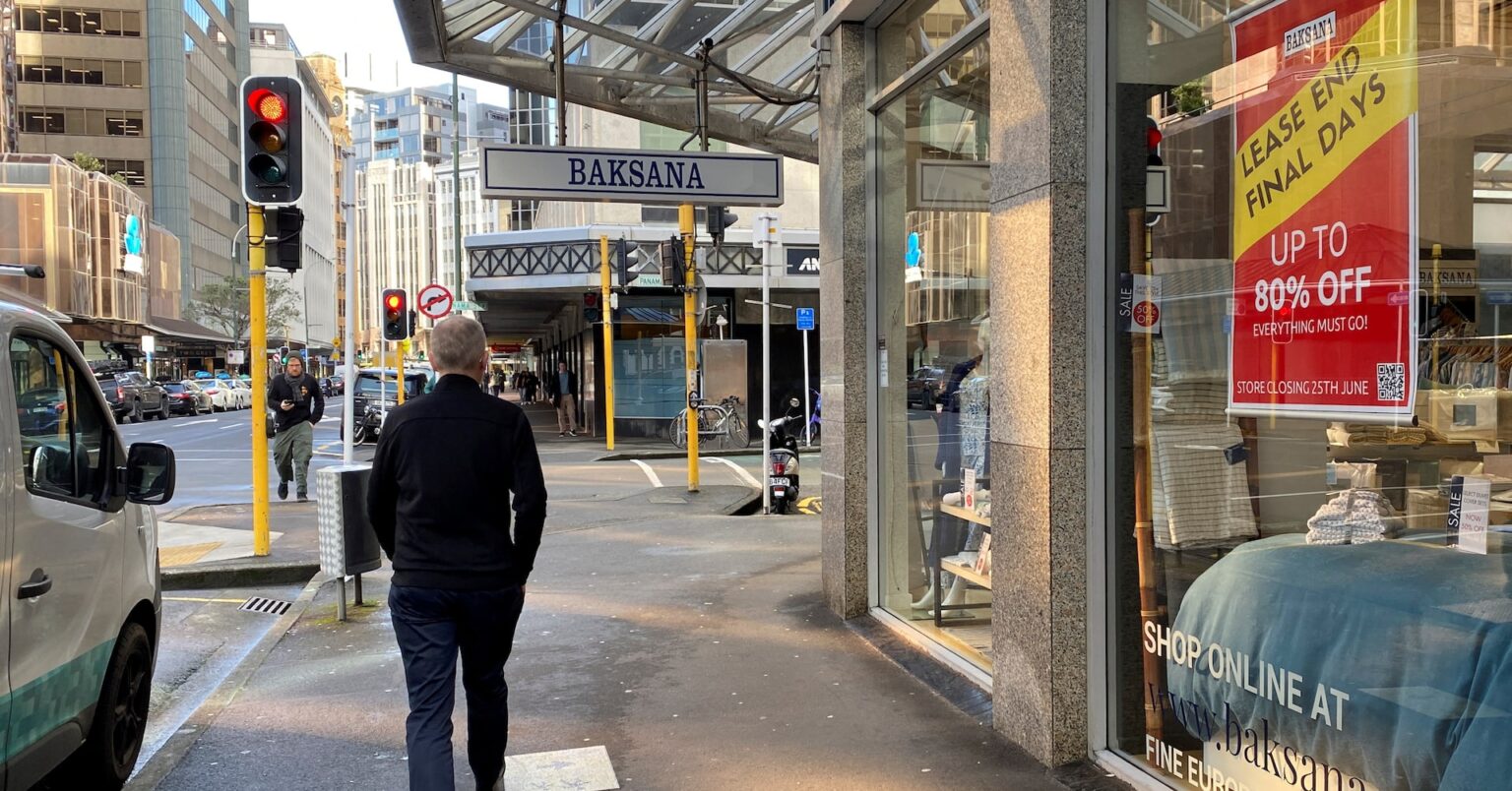 23─24年度ＮＺ財政赤字は予想上回る、景気低迷が歳入圧迫 | ロイター