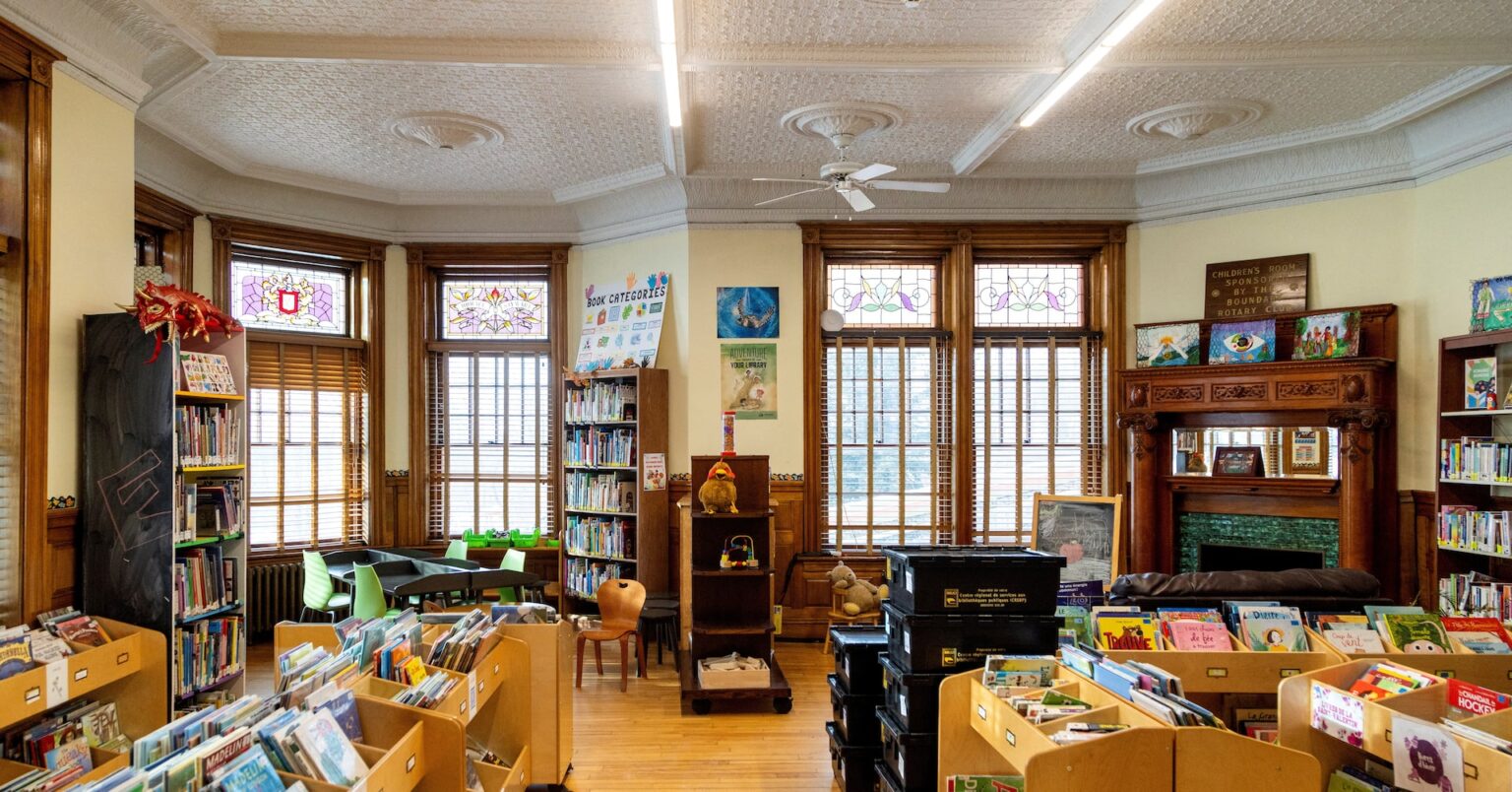 米加またぐ図書館、カナダ人の利用制限へ　トランプ政策の余波で | ロイター