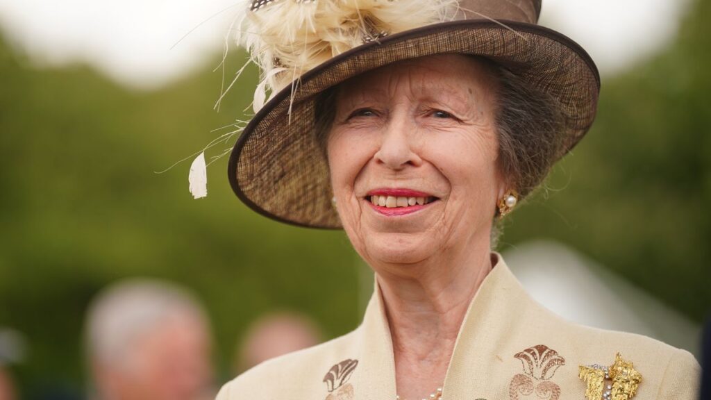 イギリス王室のアン王女、退院後に初のメッセージ | Vogue Japan