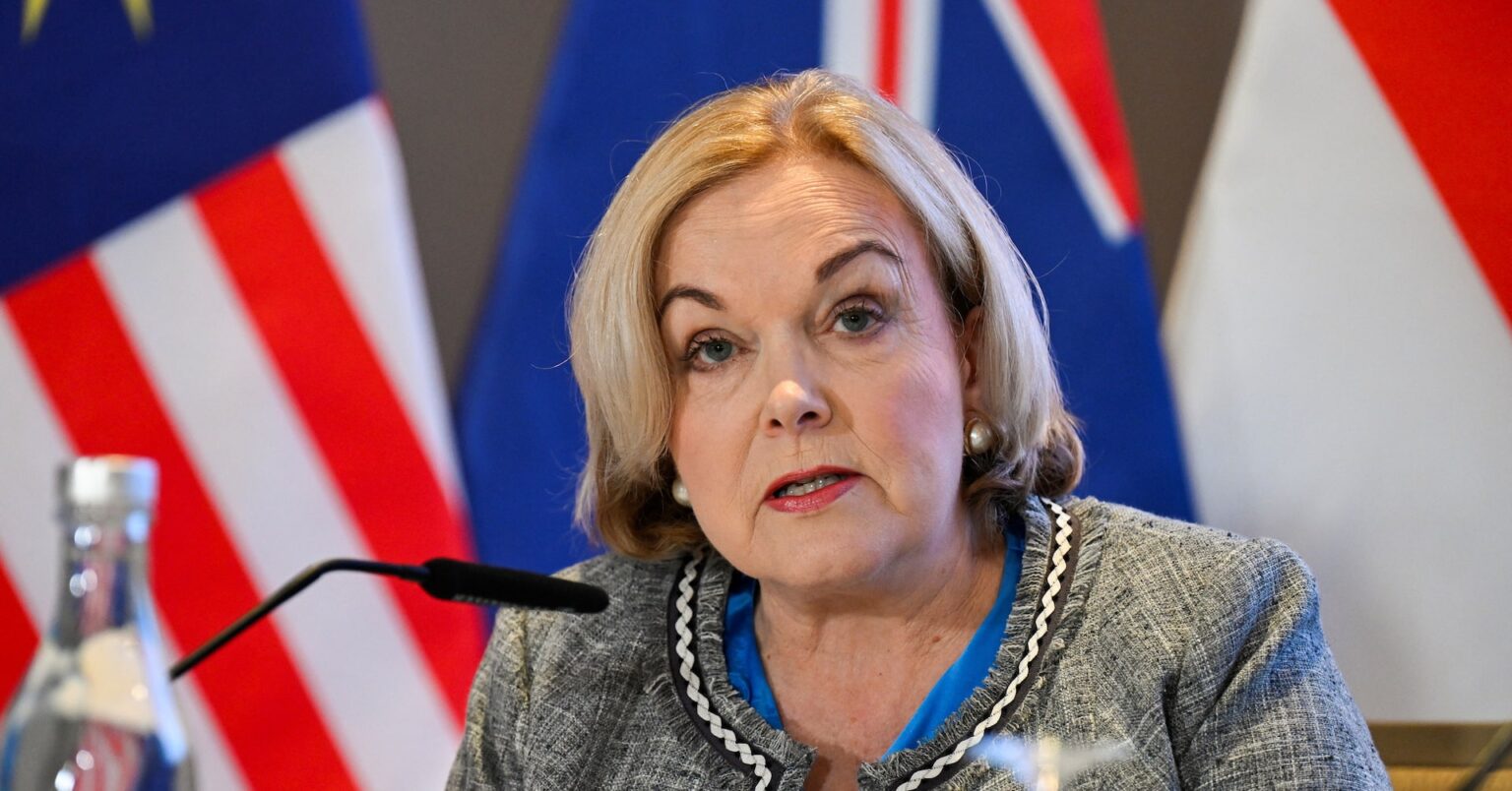 ＮＺ・豪海軍艦艇、25日に台湾海峡通過　中国は海自護衛艦通過に抗議 | ロイター