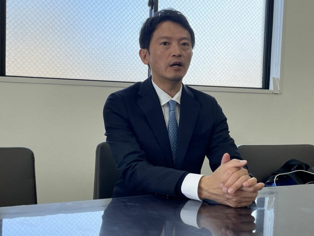 「許せない！」斎藤元彦知事が机を叩いた音は隣の秘書課まで響き渡った——第三者調査委員会の報告書を読み解く パワハラには「3つのパターン」、顔写真使用やメディア露出にこだわる「承認欲求」の強さも(1/5) | JBpress (ジェイビープレス)