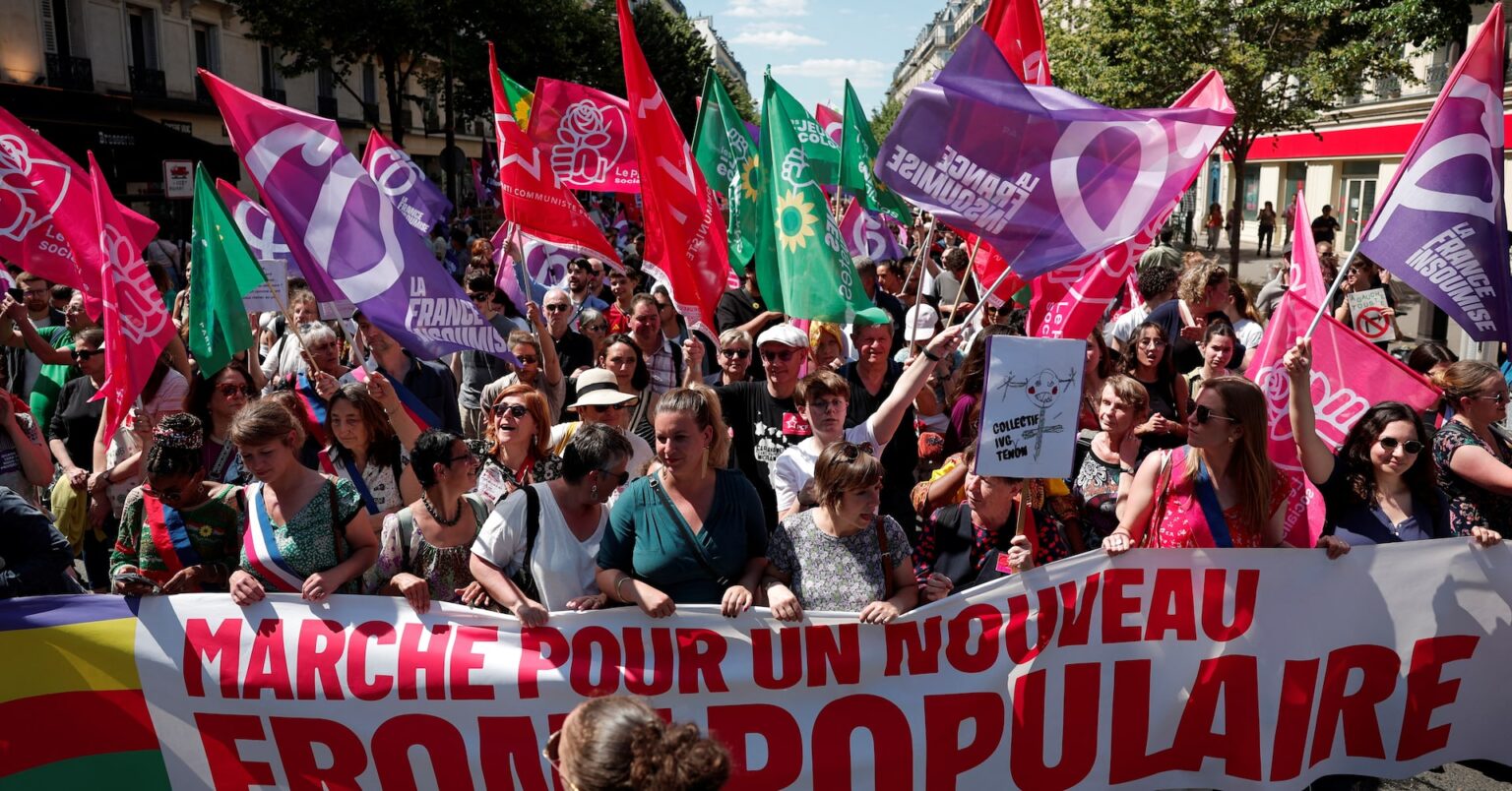 フランス各地で女性が大規模デモ、極右政党に抗議 | ロイター フランス各地で女性が大規模デモ、極右政党に抗議 | ロイター