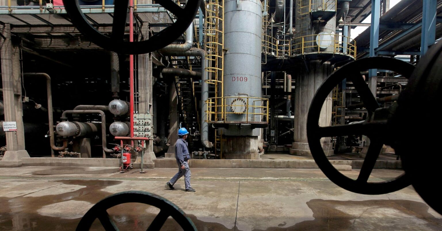 ロシア産原油の制裁解除、道のり長い=スイス石油4商社首脳 | ロイター ロシア産原油の制裁解除、道のり長い=スイス石油4商社首脳 | ロイター