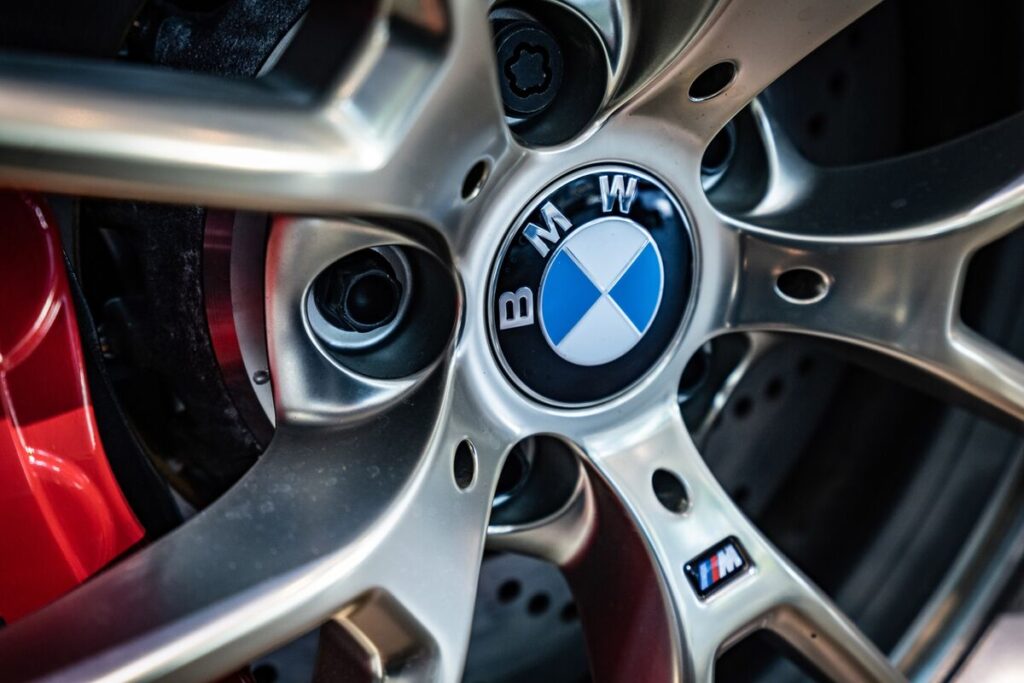 アリババとＢＭＷ、車用ＡＩの共同開発－中国向け新モデルに搭載へ - Bloomberg