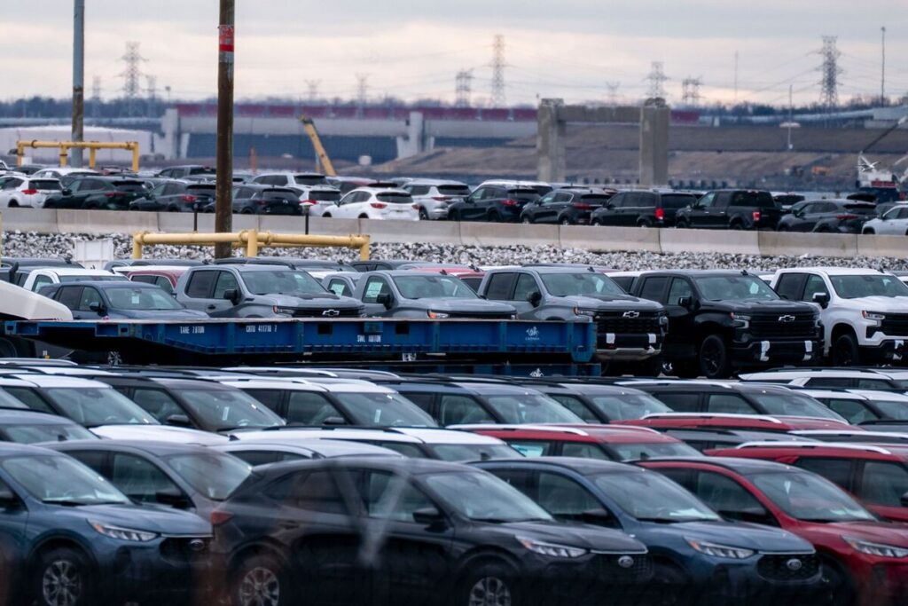 トランプ米大統領、早ければ26日中の自動車関税発表を準備 - Bloomberg