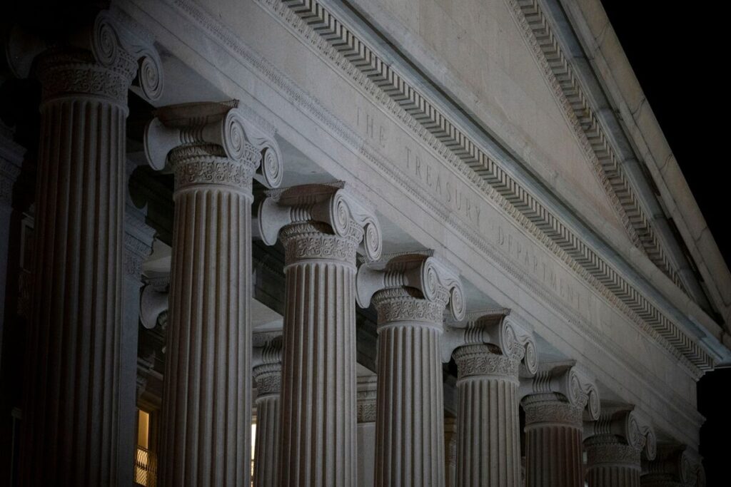 米財務省、早ければ８月にも支払い不能に陥るリスク－議会予算局 - Bloomberg