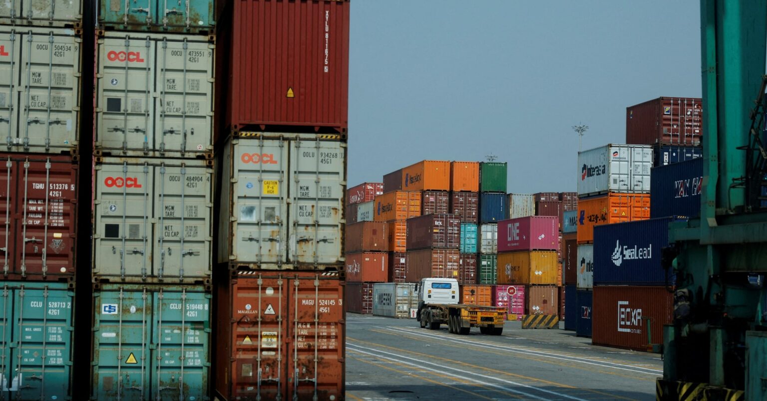 インド、今年度の輸出鈍化　関税巡る不透明感で | ロイター