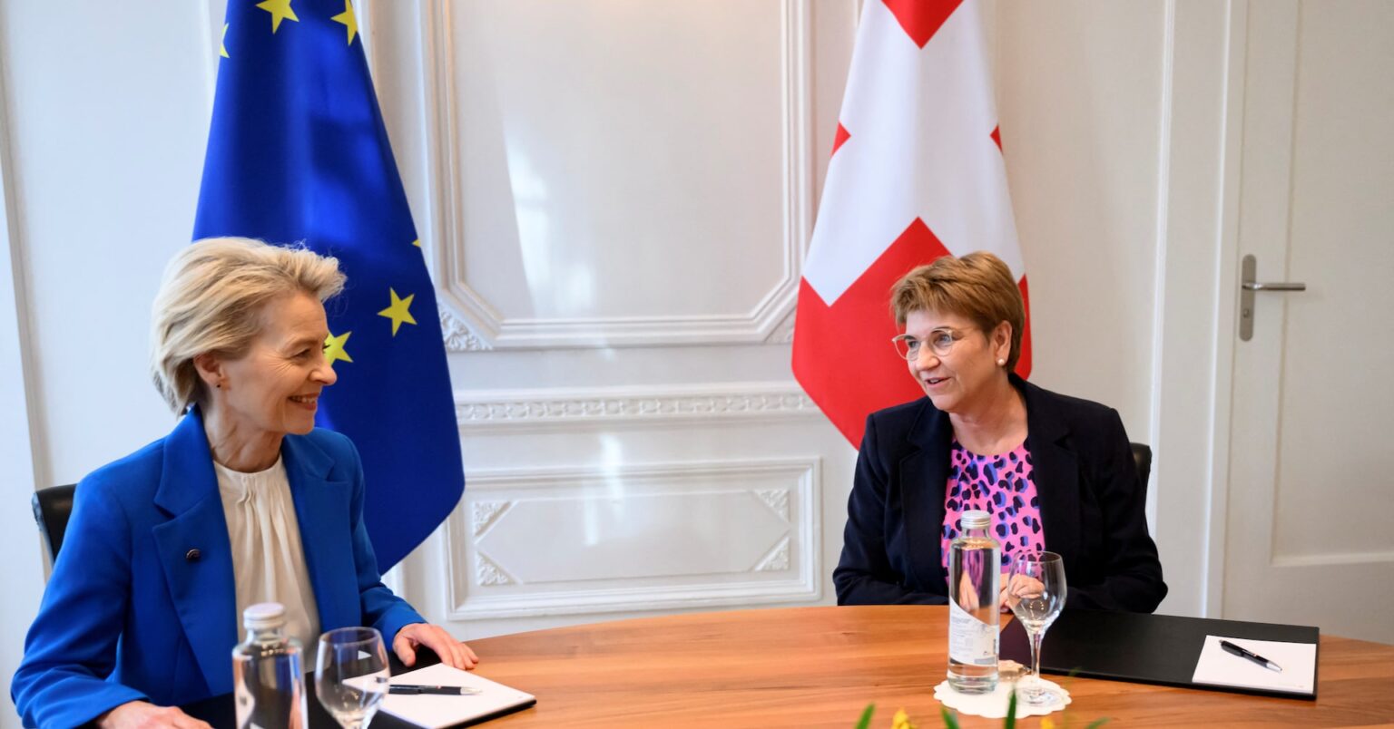 スイスとＥＵ、関係強化に向けた包括的取り決めに基本合意 | ロイター
