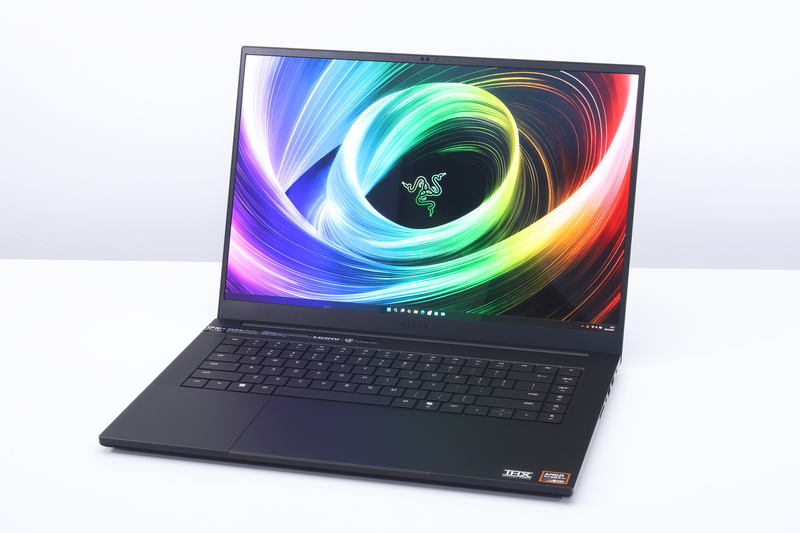 【Hothotレビュー】GeForce RTX 5090カードが速いのは分かった。ではノート向け5090の実力は？ - PC Watch