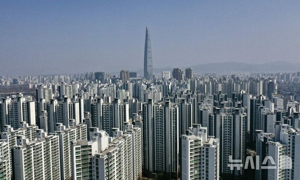 韓国の中央省庁の高官3人に1人が“2軒以上”の住宅保有…強まる不動産偏重の実態 写真枚 国際ニュース:AFPBB News 韓国の中央省庁の高官3人に1人が“2軒以上”の住宅保有…強まる不動産偏重の実態 写真枚 国際ニュース:AFPBB News