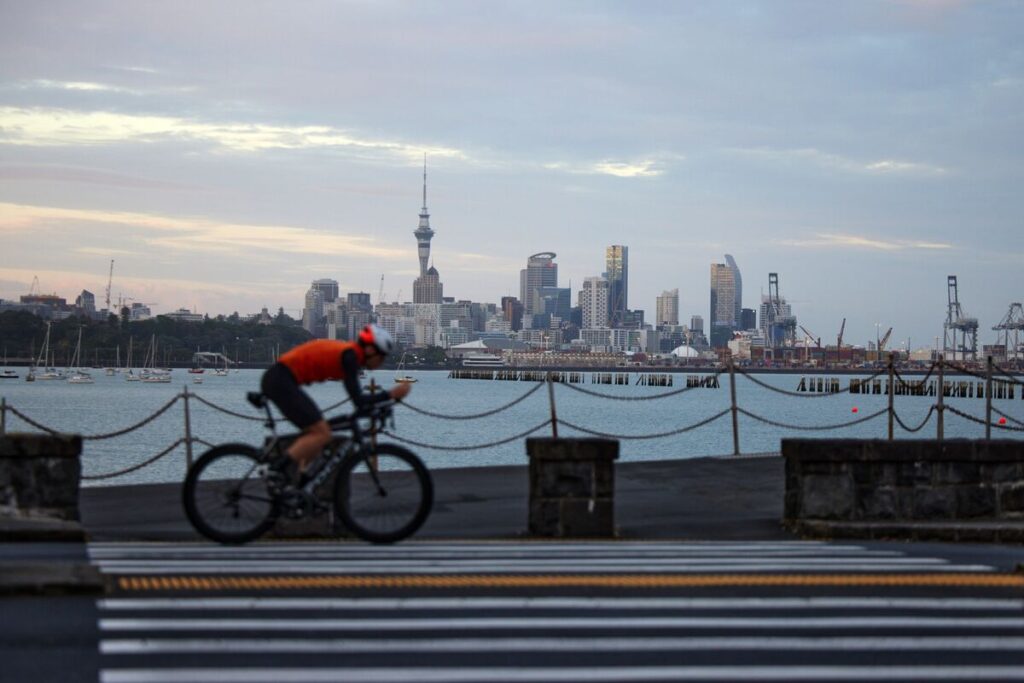 ＮＺ、英語要件廃止し投資家ビザの魅力高める－世界的な流れに逆行 - Bloomberg
