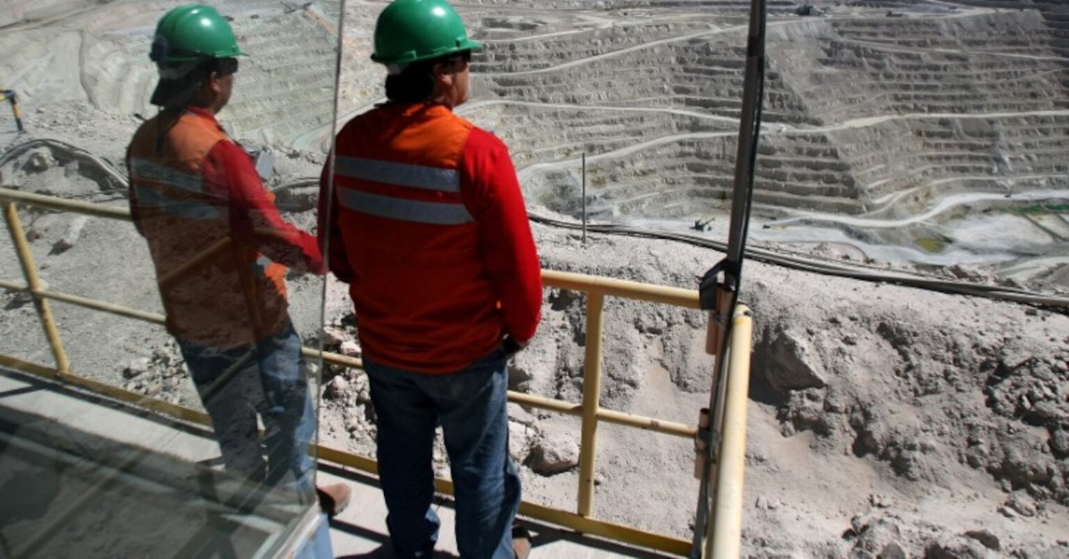 BHP、世界最大のチリ銅鉱山でスト労働者排除 生産に打撃も | ロイター BHP、世界最大のチリ銅鉱山でスト労働者排除 生産に打撃も | ロイター