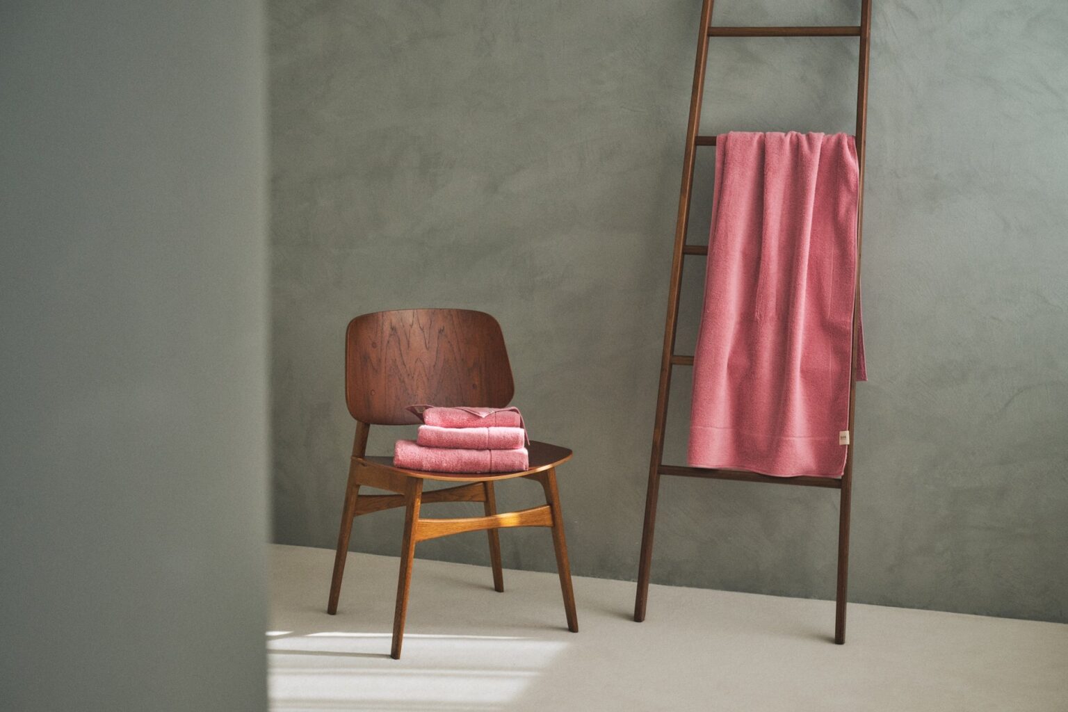 今治のタオルを中心に展開するライフスタイルブランド「OLSIA（オルシア）」。Limited Color " Romance (ロマンス) "登場。