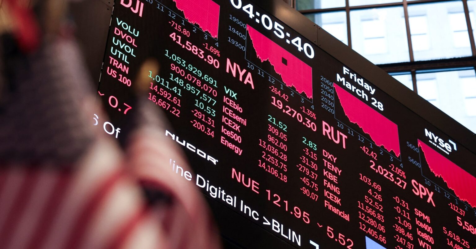 米国株式市場=続落、関税巡るインフレ懸念高まる テック銘柄に売り | ロイター 米国株式市場=続落、関税巡るインフレ懸念高まる テック銘柄に売り | ロイター