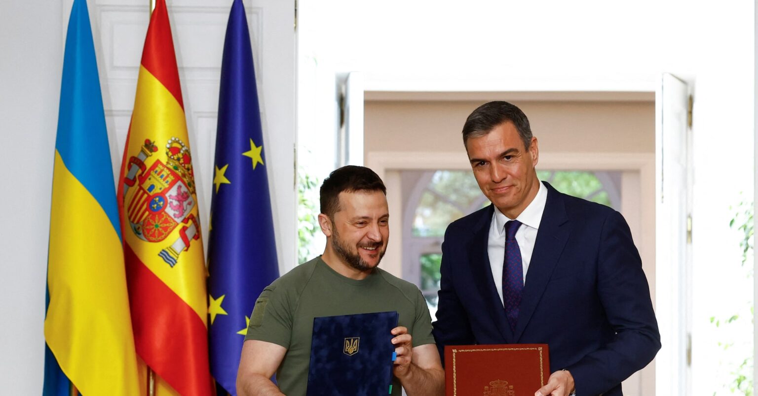 スペイン、ウクライナと安保協定に署名　今年10億ユーロを支援 | ロイター