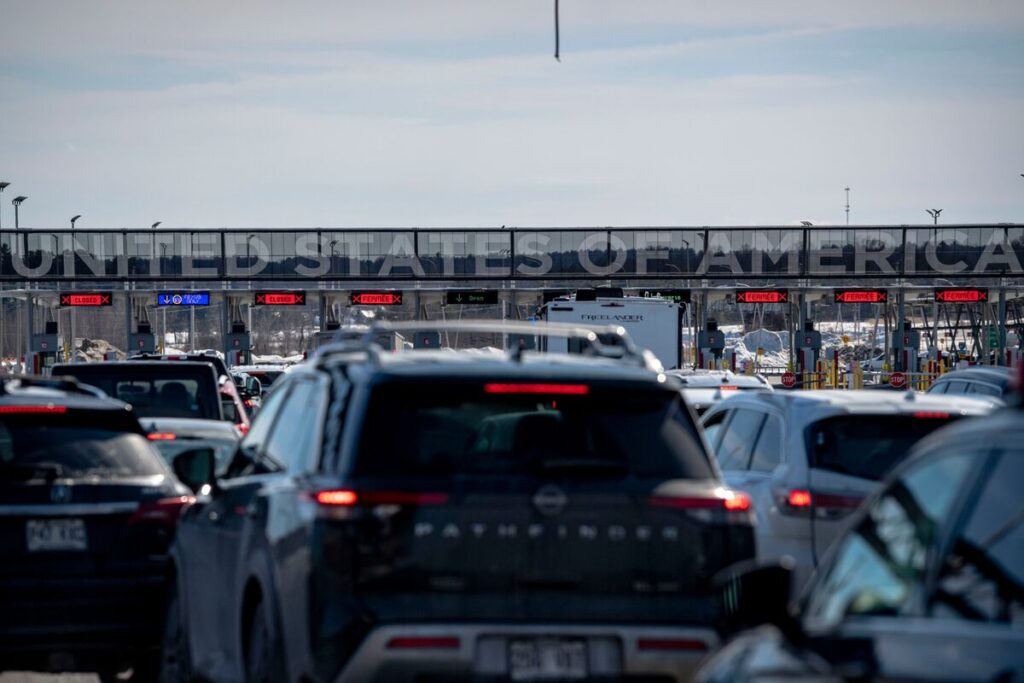 米国に長期滞在するカナダ人、情報登録と指紋採取を新規制義務付けへ - Bloomberg