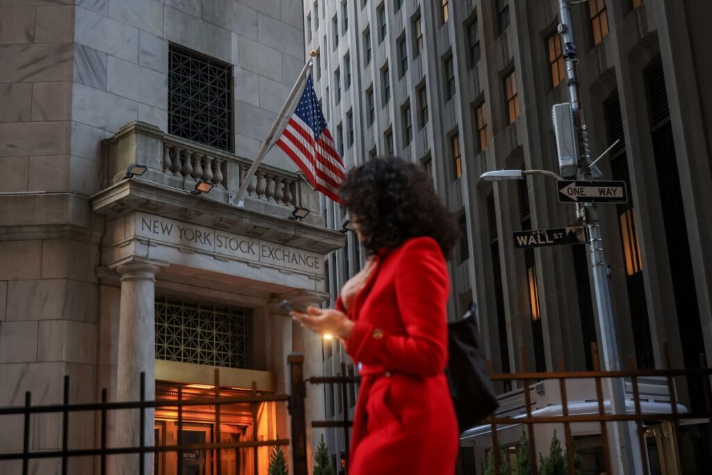 【米国市況】自動車株をトランプ関税直撃、ドルは151円15銭まで上昇 - Bloomberg