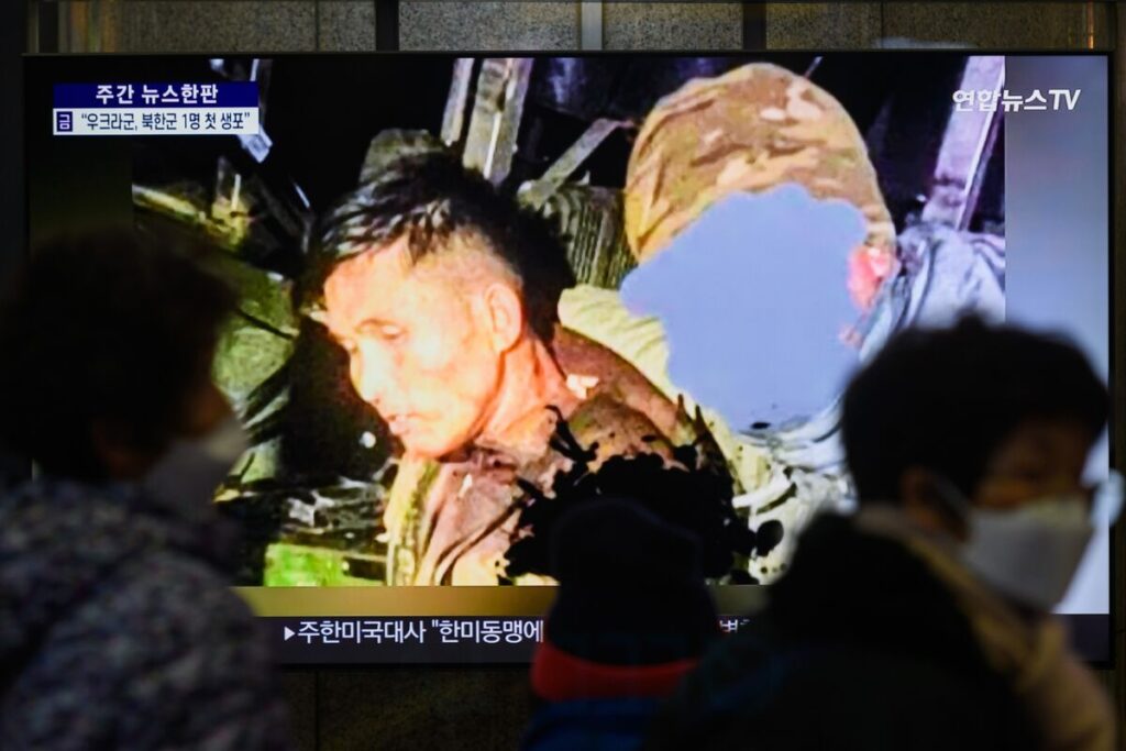 ウクライナで捕虜の北朝鮮兵士、韓国政府が受け入れ意思を表明 – Bloomberg ウクライナで捕虜の北朝鮮兵士、韓国政府が受け入れ意思を表明 - Bloomberg