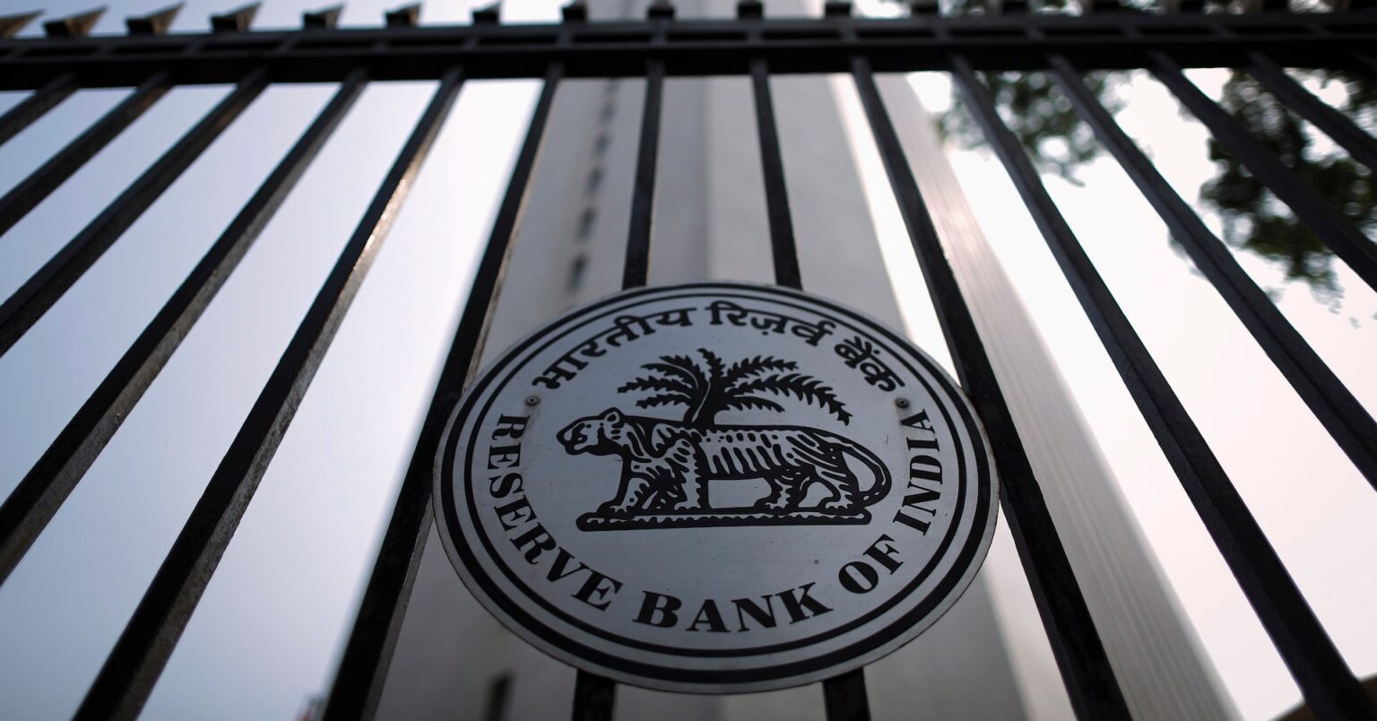 インド中銀、210億ドル超の流動性供給へ　景気を下支え | ロイター