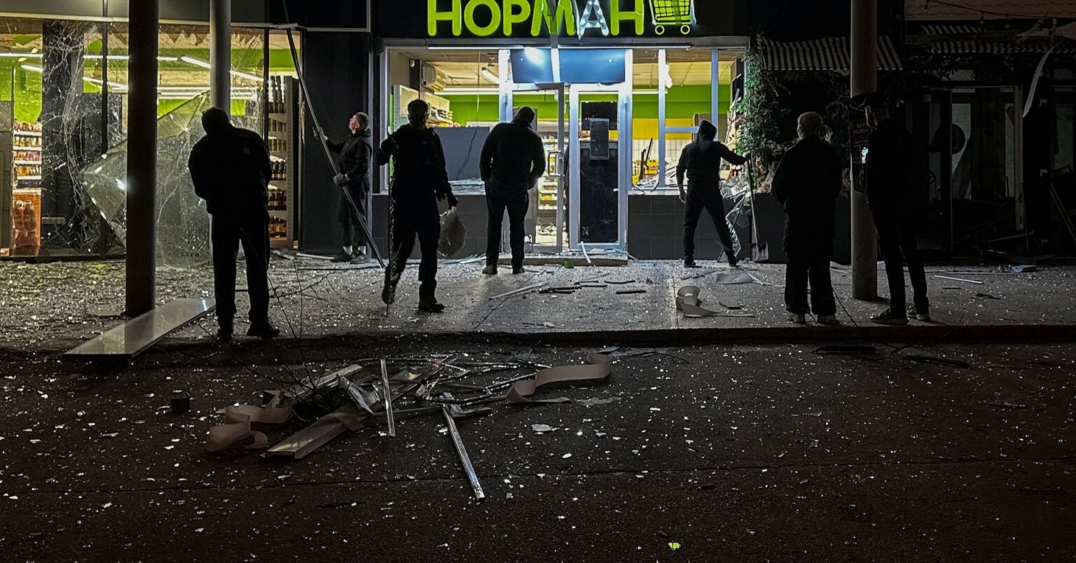 ウクライナ東部ハリコフにロシア無人機攻撃、2人死亡＝当局者 | ロイター