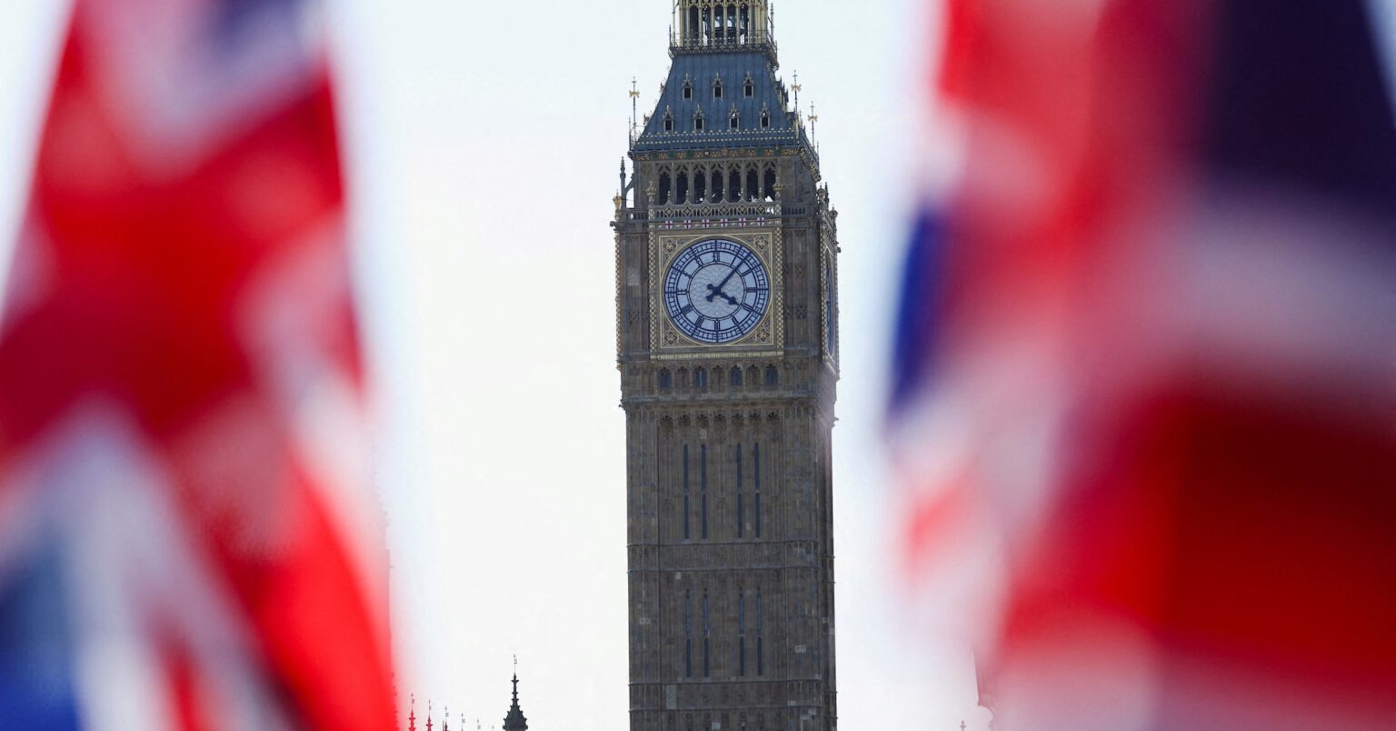 格付け会社2社、英国の厳しい財政状況を強調　新たな予算案受け | ロイター