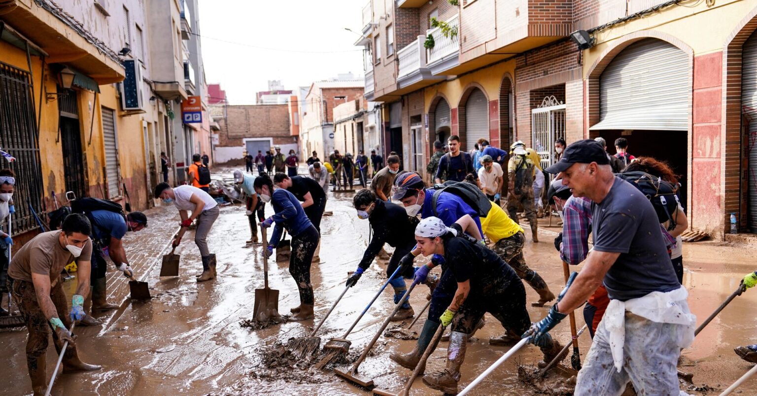 スペイン、洪水被害のバレンシア復興に追加支援　37.6億ユーロ | ロイター