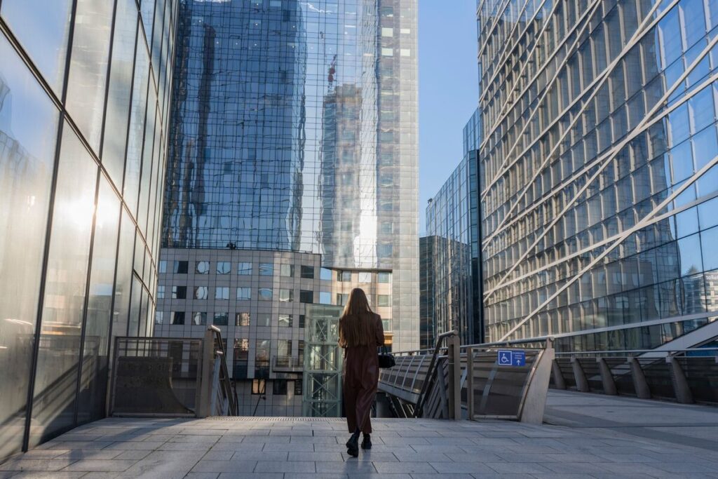 欧州の監視当局、資産担保証券市場の規制緩和を模索 - Bloomberg