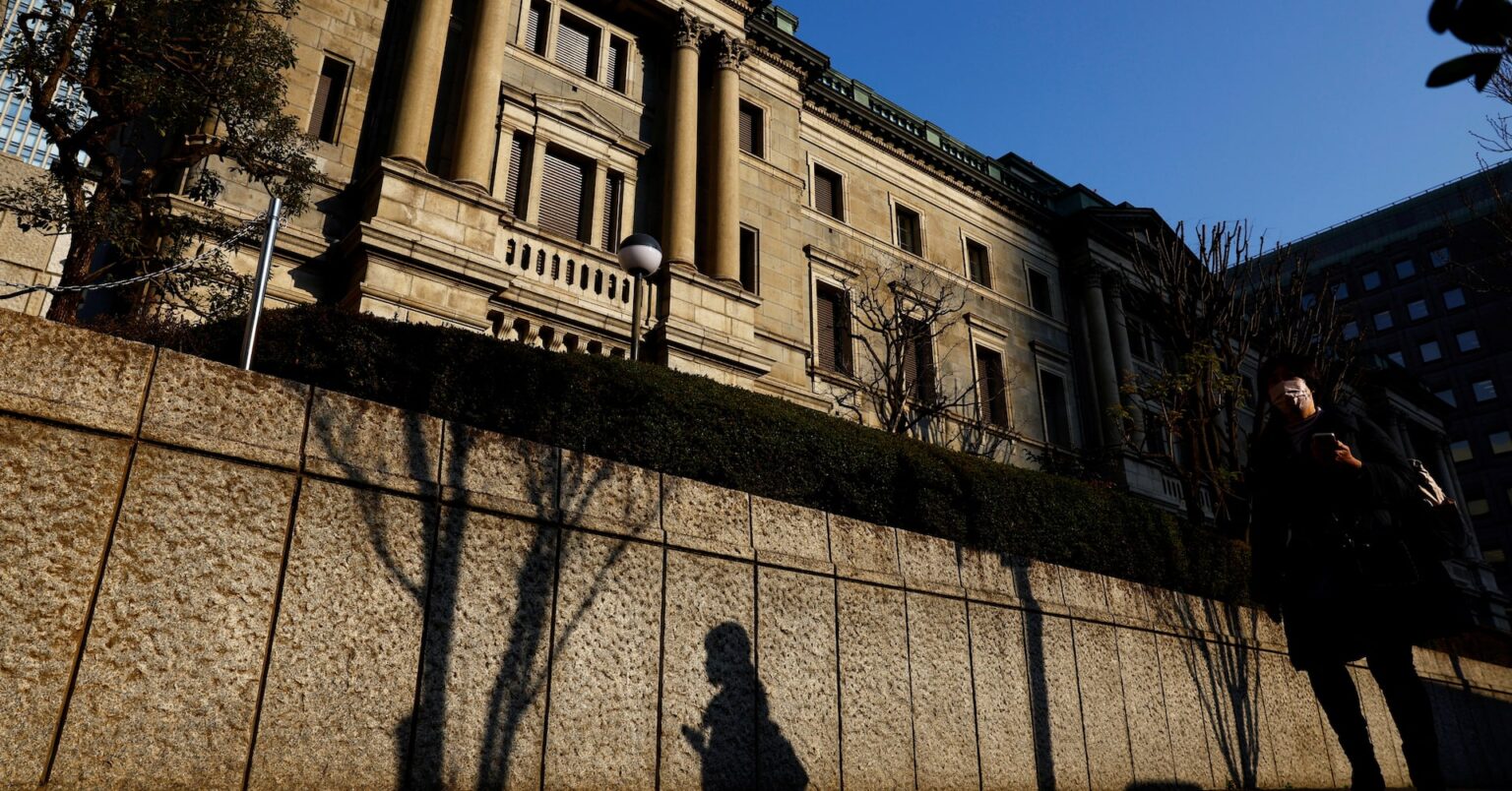 日銀、10―25年の国債買い入れ初減額　「買入比率10年以下に近接」 | ロイター