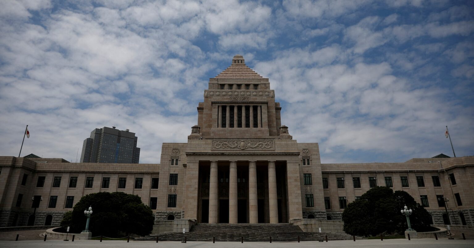 年度内に予算成立、折衷案で暫定案回避　石破首相「熟議の国会」 | ロイター
