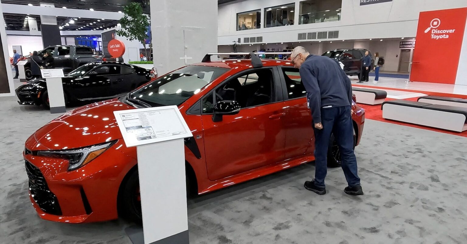 アングル：トランプ氏の自動車関税、支持基盤の労働者層に打撃か | ロイター