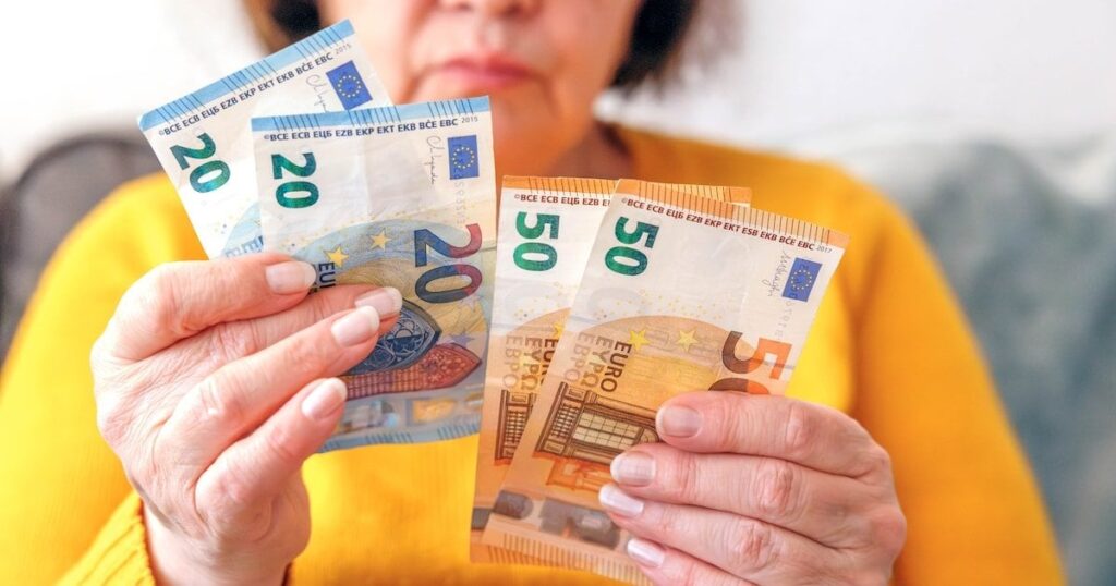 フランダースの総賃金は上昇し続けています。