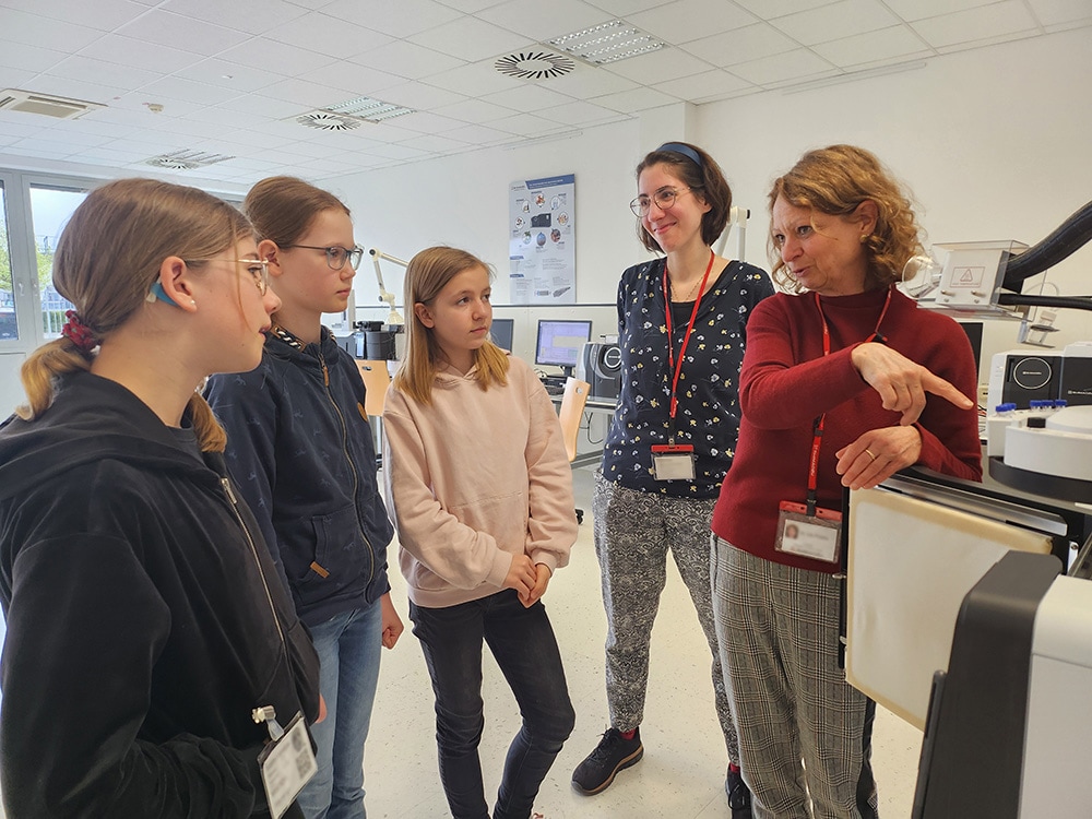 ドイツ「Girls’Day」に参加 女性が理系職業を選ぶきっかけをつくる