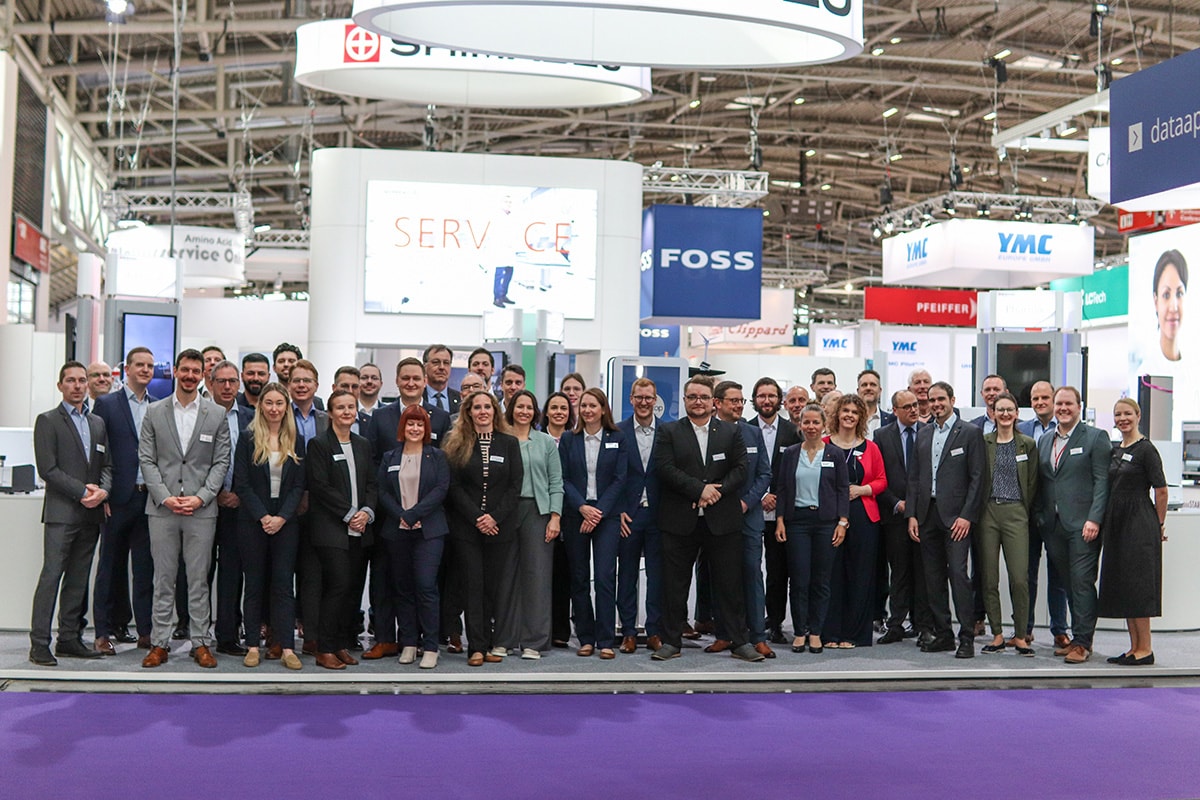 ブース出展したSDGの社員で記念撮影