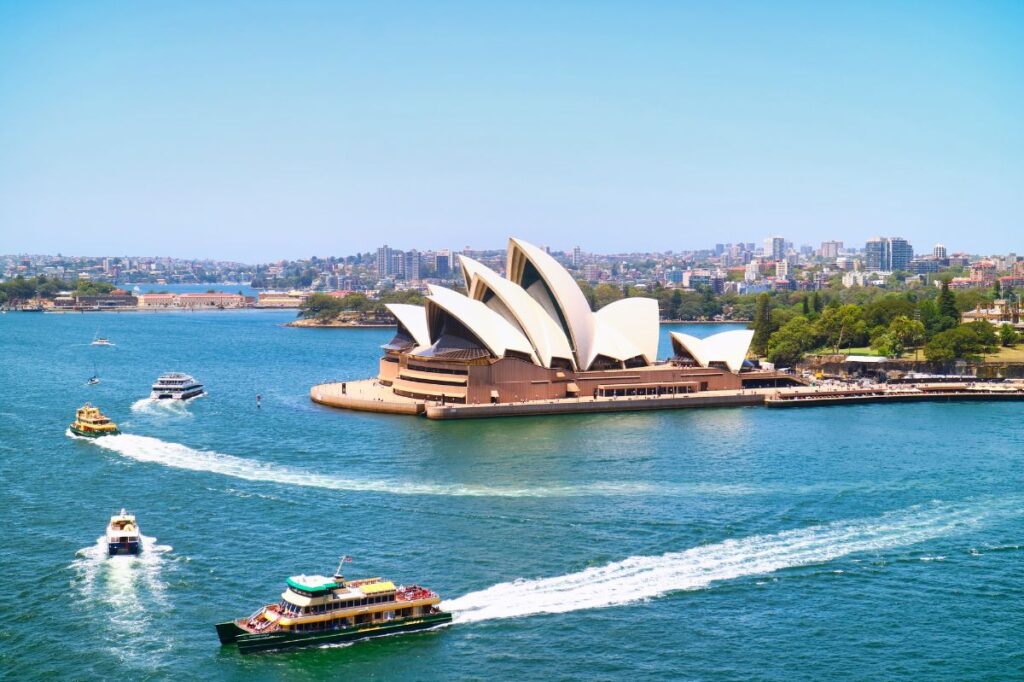 「子どもに留学してほしい国」ランキング 3位「オーストラリア」…2位、1位は？ | オトナンサー