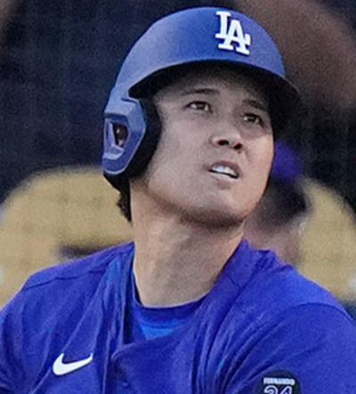 オープン戦・ドジャース対エンゼルス　1回裏ドジャース無死、左越えに先頭打者本塁打を放つ大谷（撮影・菅敏）
