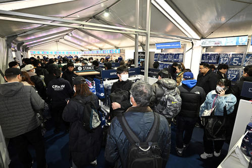 多くのファンで埋め尽くされた店内（撮影・滝沢徹郎）