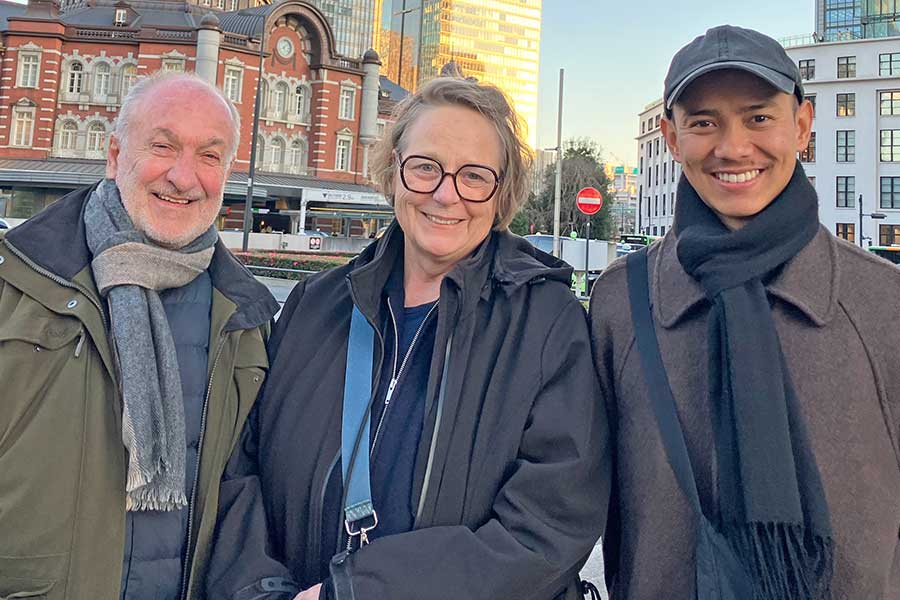 フランスから訪日している（左から）フランシスさん、マティルダさん、カスパーさん一家【写真：Hint-Pot編集部】