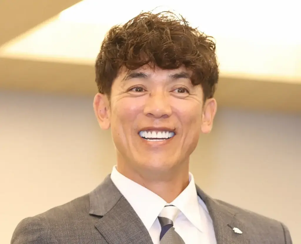 侍ジャパン中継の解説陣が“イケオジ”過ぎると話題「顔が良すぎる」「かっこいい」― スポニチ Sponichi Annex 野球