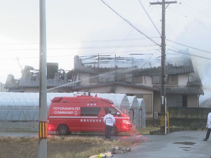 【速報】「平屋が燃えおじいちゃんが中に」と通報…愛知県豊橋市の住宅で火事 住人の高齢男性が取り残されている模様 | 東海テレビNEWS