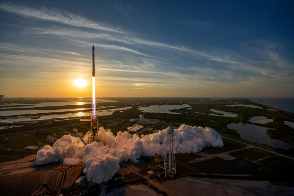 スペースX、わずか13時間でロケット3回打ち上げ–2025年はすでに30回以上 - UchuBiz