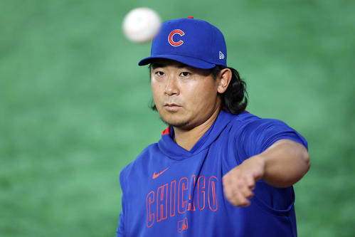 カブス対ドジャース　試合前、キャッチボールするカブス今永（撮影・宮地輝）