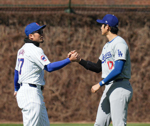 カブス鈴木誠也（左）とドジャース大谷翔平（2024年4月）