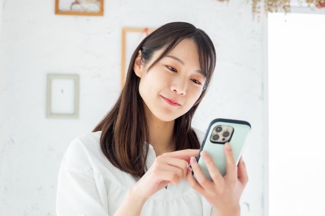 Galaxy Z Flip 7の新リーク カメラがディスプレイに統合された大胆なデザインに