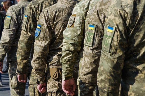 Kyiv Post：ウクライナは、9月の大学生 - 男性と女性のための必須の軍事訓練を開始する