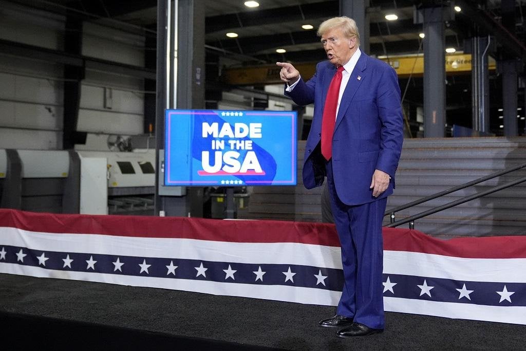 ドナルド・トランプはアメリカの製造業を破壊しようとしています