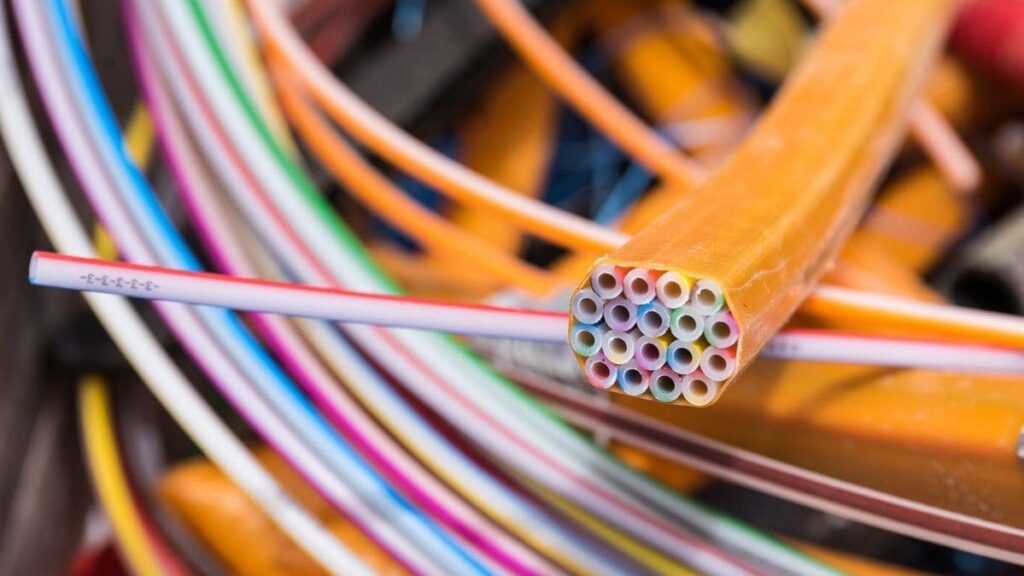 メガからギガへ：すべての世帯のためのより高速なインターネット