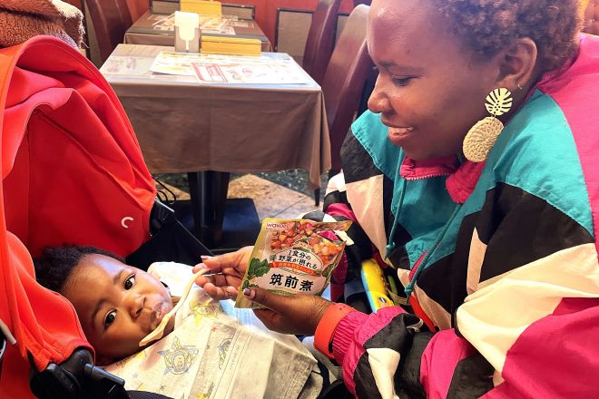 保育園で覚えた「みそ汁」が好きな息子アーク君のために、自分はあまり食べないみそ汁を作るようになったウペンドさん