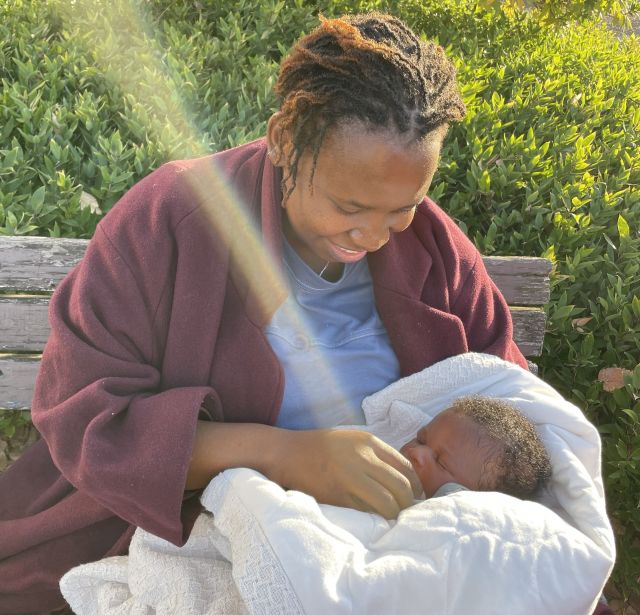 産後、暖かい日はアーク君を連れて外気浴をしていた