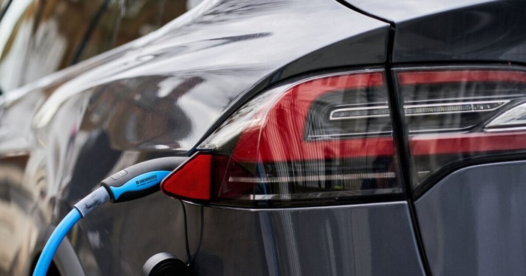 価格と信頼性の主な理由ドライバーが電気自動車を購入するのを止める、と調査では